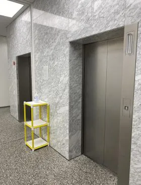 京橋創生館ビルの外観