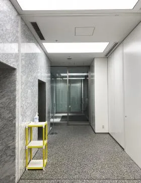 京橋創生館ビルの外観
