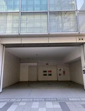 京橋創生館ビルの外観