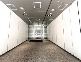京橋創生館ビルの外観