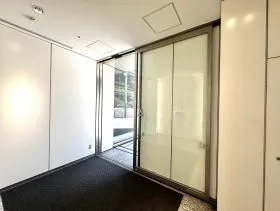 京橋創生館ビルの外観