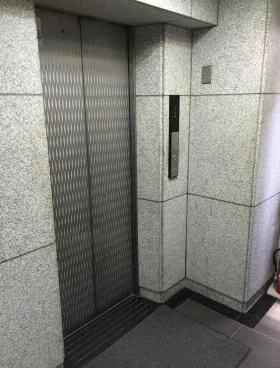 広宣ビルの外観