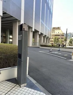ライズアリーナビルの外観