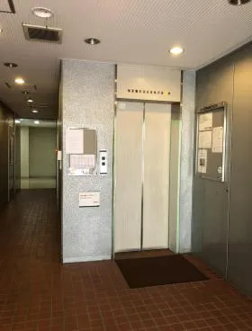 カドヤ10ビルの外観