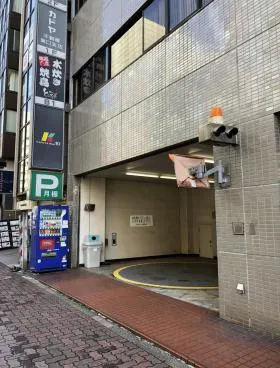 カドヤ10ビルの外観