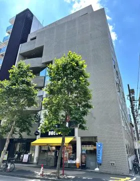 TSUKIJI GRANDE(旧:築地吉本)ビルの外観