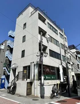 KIビルの外観