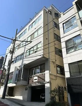 KIビルの外観