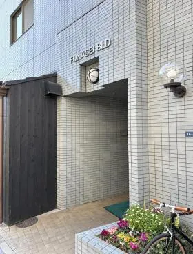 船清ビルの外観