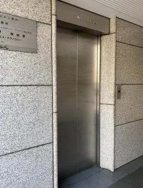 松風ビルの外観