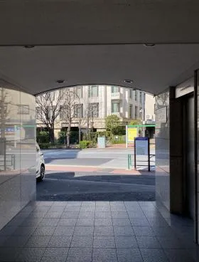 松風ビルの外観
