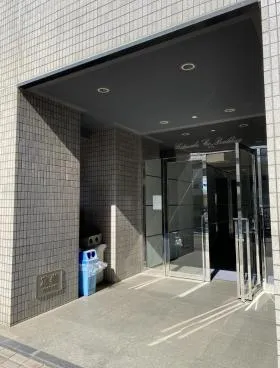渡辺コーポレーションビルの外観