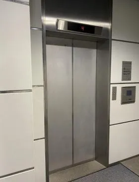 渡辺コーポレーションビルの外観