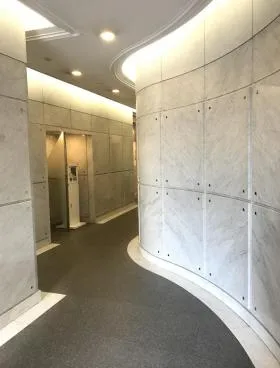新倉ビルの外観