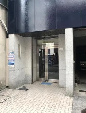 進盛ビルの外観