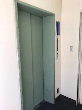 崎本ビルの外観