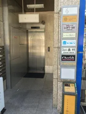 ゴールデンプラザ池袋ビルの外観