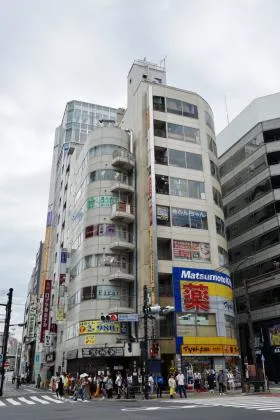ゴールデンプラザ池袋ビルの外観