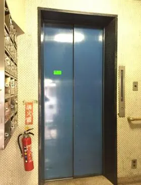 ニュー本町ビルの外観