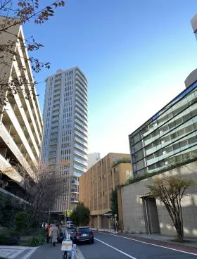 齊征池田山ビルの外観