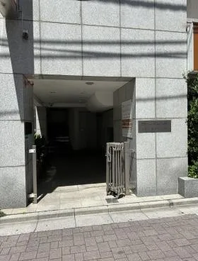 アウルスクエアビルの外観