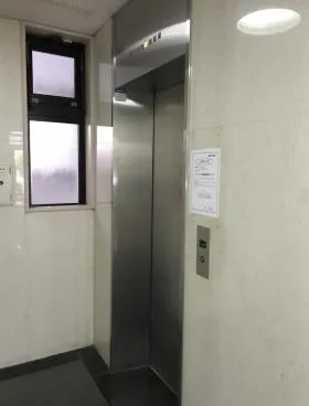 中根ビルの外観