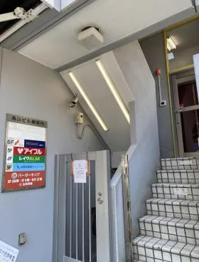 鳥山ビルの外観