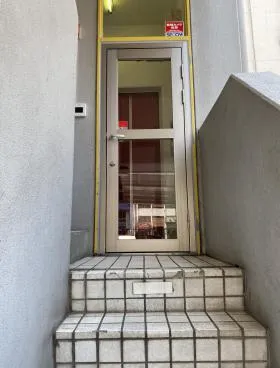 鳥山ビルの外観