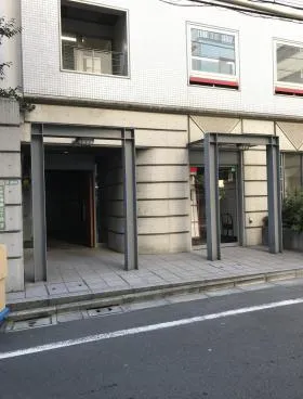マザービルの外観