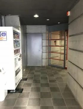 マザービルの外観