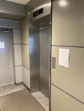 ADEXビルの外観