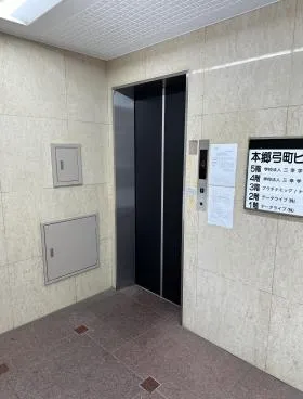 本郷弓町ビルの外観
