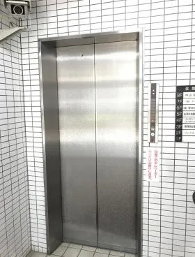 朝日中山ビルの外観