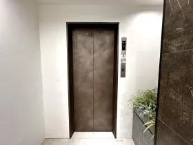 Biz Feel 日本橋小伝馬町ビルの外観