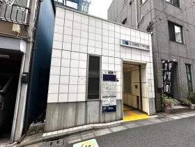 エレベーター口から出て左に進む