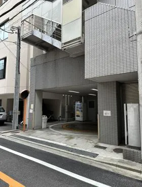 本郷信徳ビルの外観