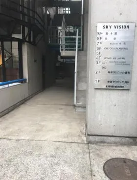 SKY VISIONビルの外観