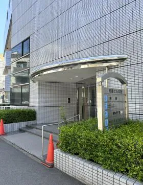 布施ビル本館の外観