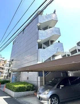 布施ビル本館の外観