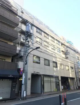 オスカカテリーナビルの外観
