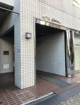 オスカカテリーナビルの外観