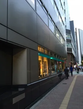 西新宿高木ビルの外観