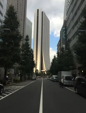 西新宿高木ビルの外観
