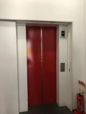 十番董友ビルの外観