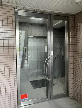 的場ビルの外観