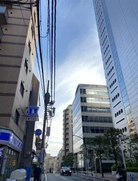 的場ビルの外観