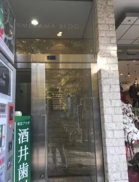 梅山ビルの外観