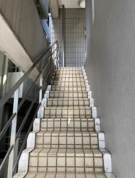 セロンビルの外観
