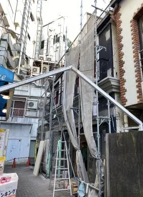 コクサイC館ビルの外観