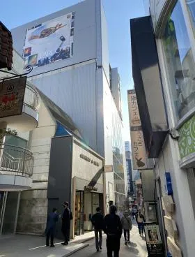 コクサイC館ビルの外観